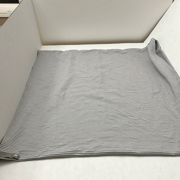Lululemon - Picture 1 of 5